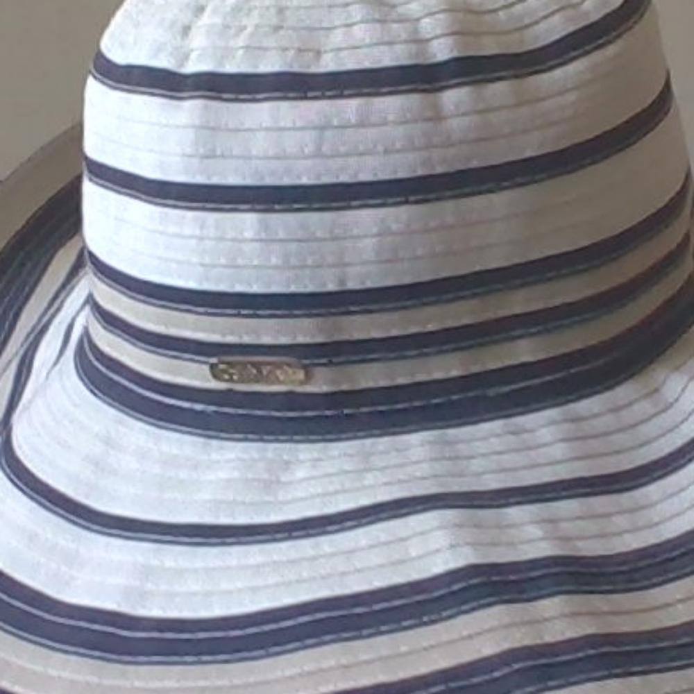 Calvin Klein beach hat